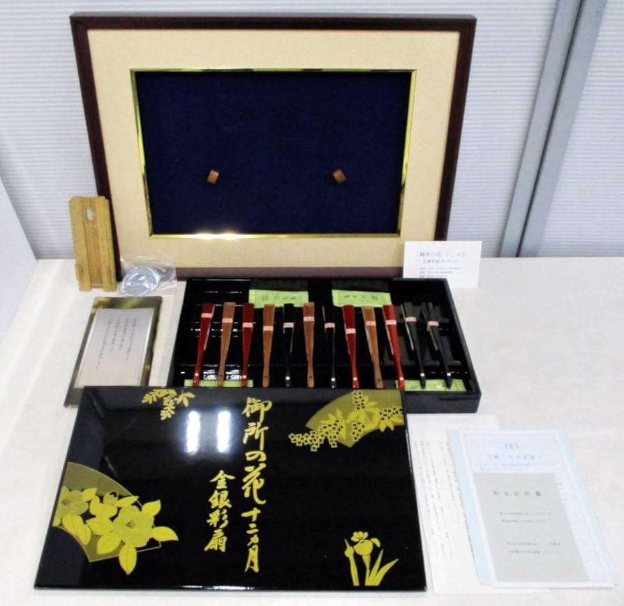 未使用保管品　宮脇賣扇庵　御所の花　十二か月　12本　扇子　冷泉布美子　宮城充宏 Amazon.co.jp: 宮脇賣扇庵 御所の花 十二か月 金銀彩 扇
